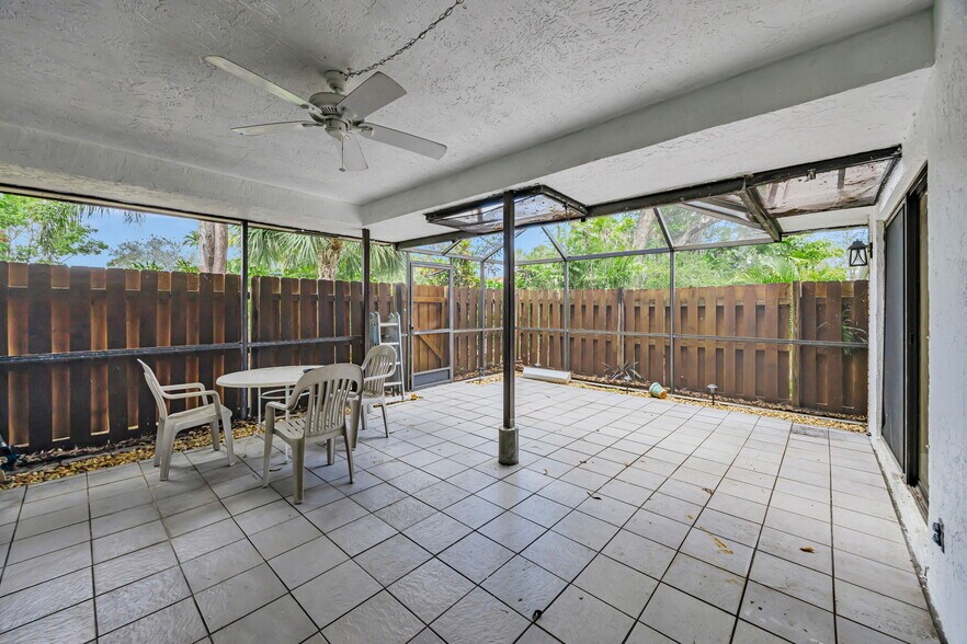Building Photo - 7506 Courtyard Run E