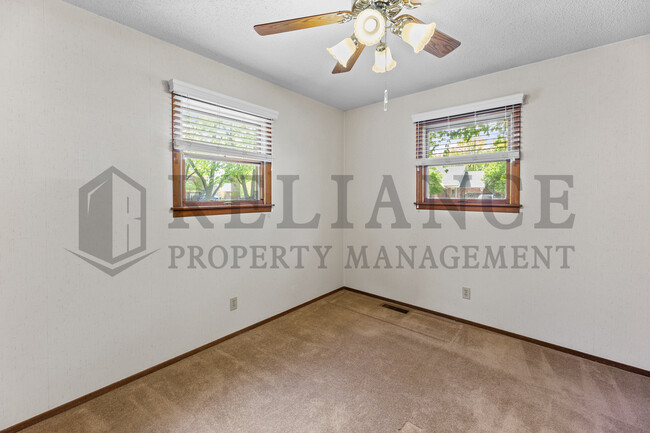 Building Photo - 510 N Parkridge St