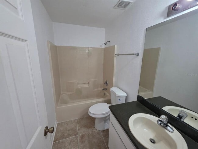 Building Photo - 670 Reindeer Dr