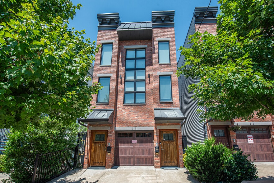 Building Photo - 22 Thorne St