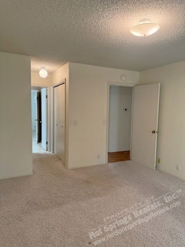 Building Photo - LaCoruna Courts | Townhome | Unfurnished