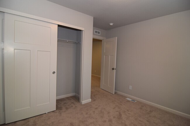 Building Photo - 8408 SE Quincy St