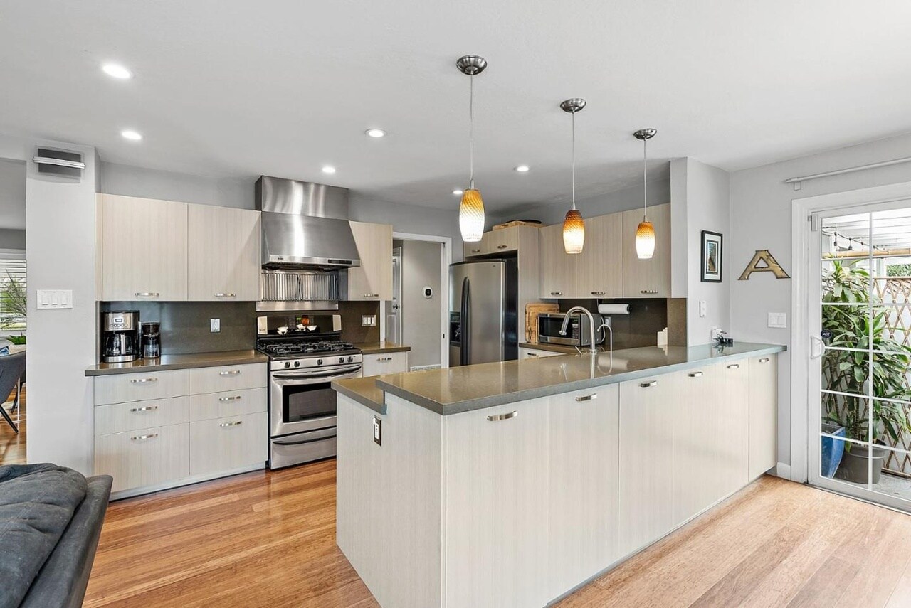 Building Photo - 2658 Sutro Dr