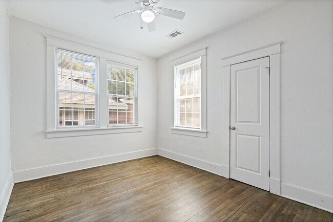 Building Photo - 864 N Belvedere Blvd