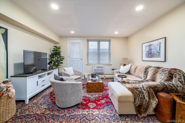 Building Photo - 2 Fowler Ave