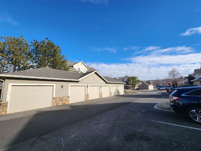 Building Photo - Spacious Two-Suite Townhome With Garage, Fireplace And Community Pool