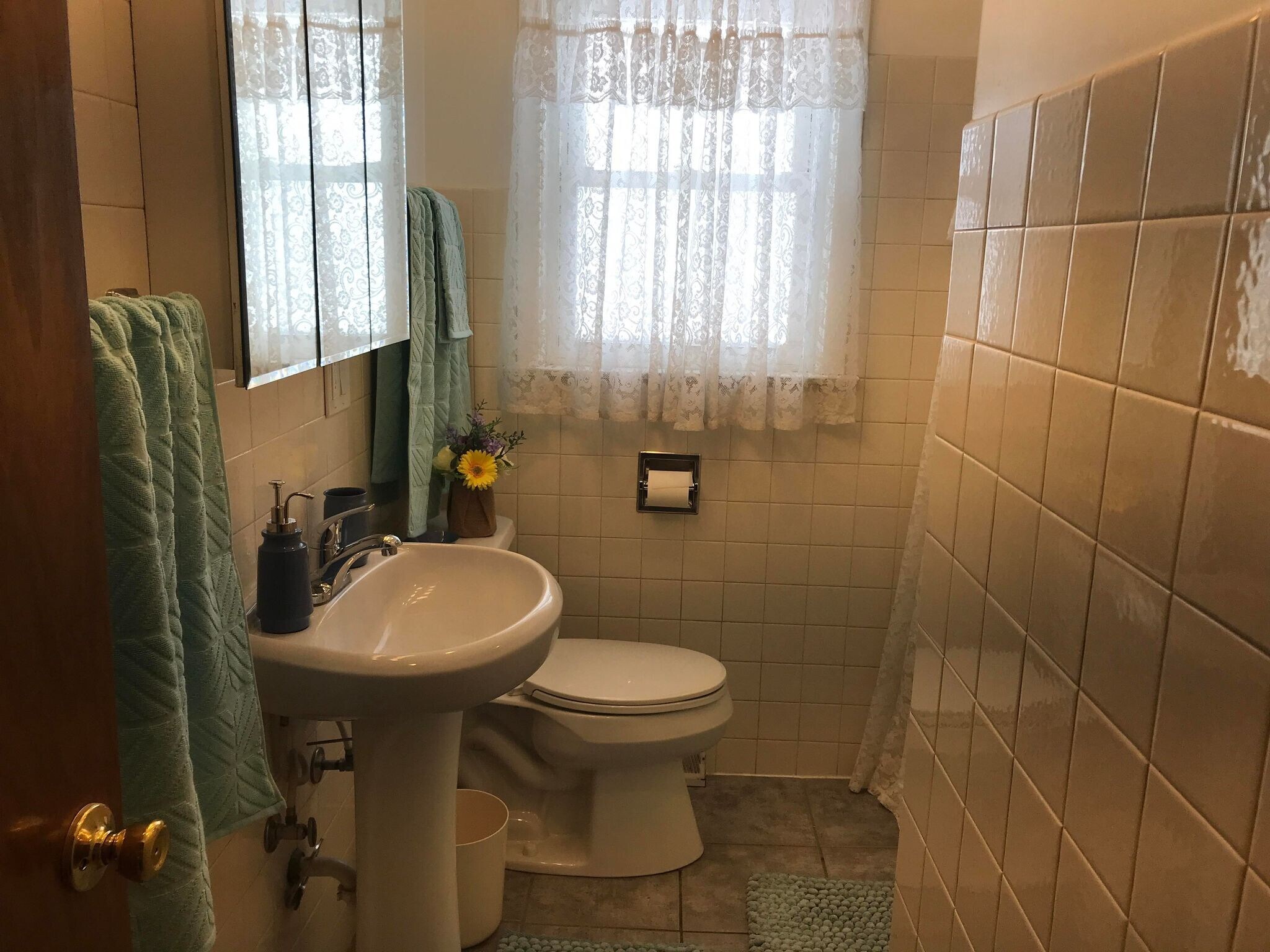 Building Photo - 782 N Van Auken St