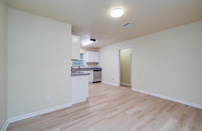 Building Photo - 6510 Cherrydale Dr