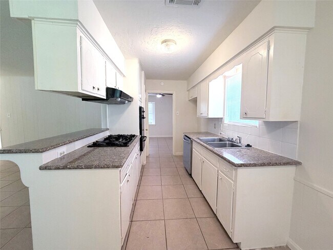 Building Photo - 9706 Crestdale Cir