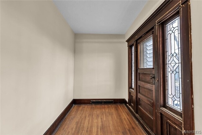 Building Photo - 42 Linden Park