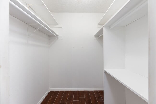 Building Photo - 10615 Lands Run St