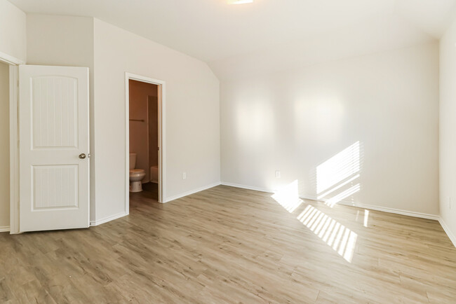 Building Photo - 3404 Cannon Dr