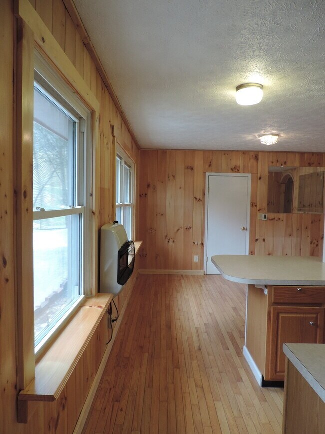 Building Photo - 3/1.5 in Vilas; Easy Access and Close to Boone!