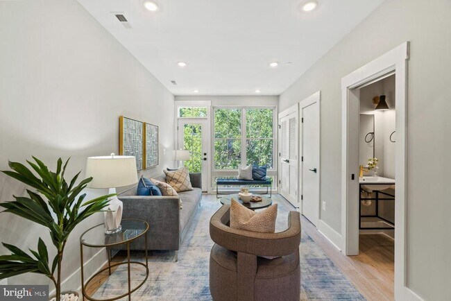 Building Photo - 1640 4th St NW