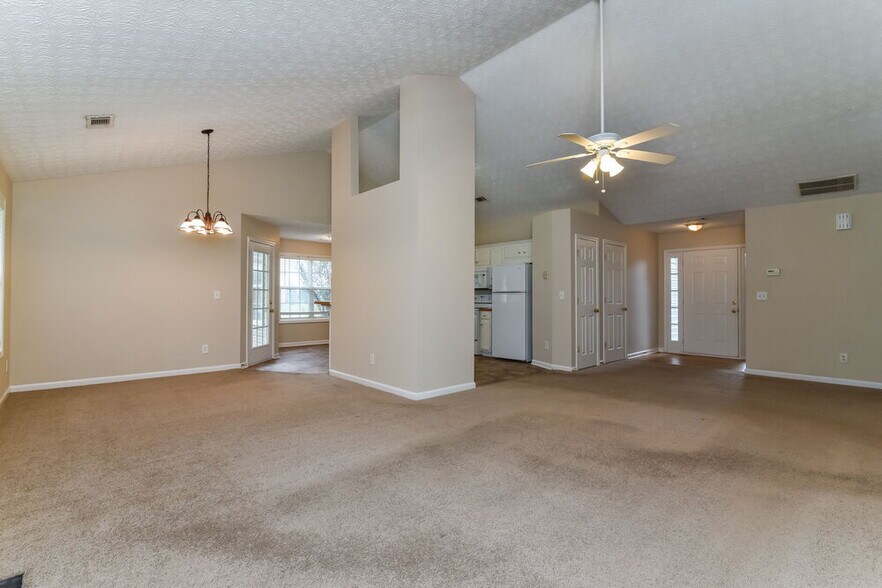Building Photo - 3600 Biltmore Oaks Dr SE
