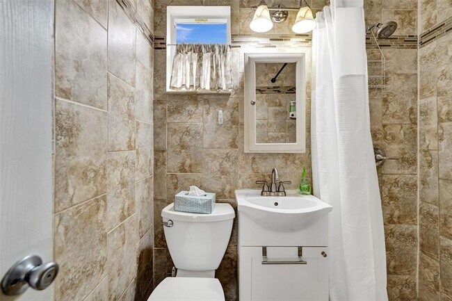 Building Photo - 329 Connecticut St