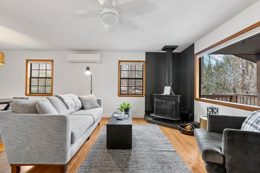 Building Photo - 26 One Blf Ln