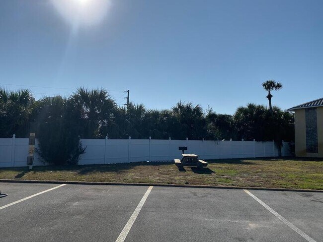 Building Photo - 4000 Gulf Terrace Dr