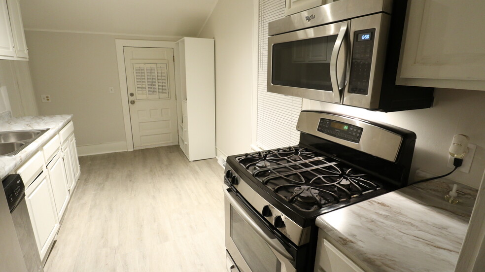 Building Photo - 355 S Rocky River Dr