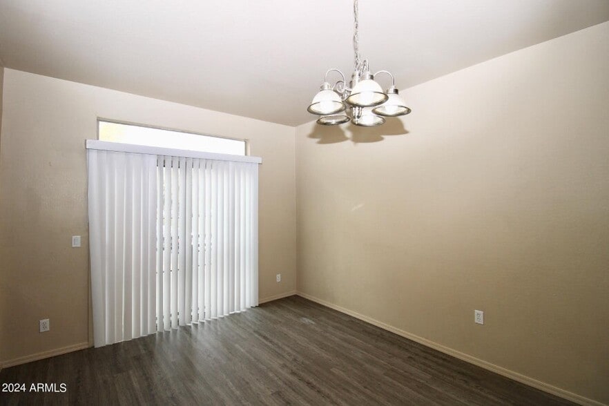 Dinning area- 2nd floor - 3250 W Greenway Rd