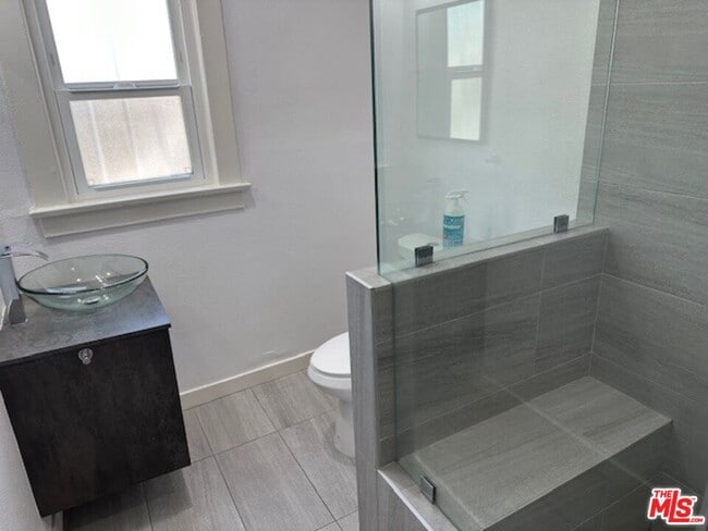 Building Photo - 5850 Arlington Ave