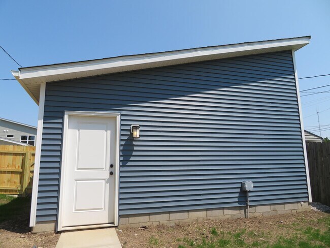 Building Photo - 1446 Wendell Ave