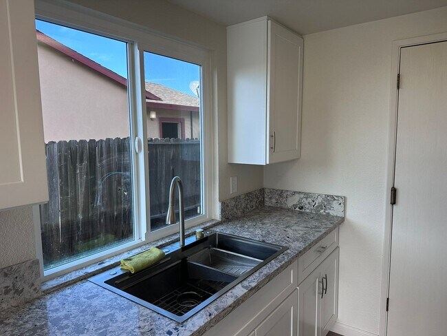 Building Photo - Excellent Florin Area 3bd/2bath home updated and nice!