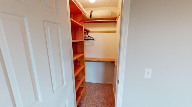 Building Photo - 9621 S Lake Ridge Dr