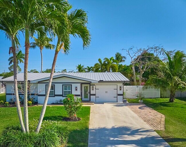 Primary Photo - 4780 SE Bayshore Terrace