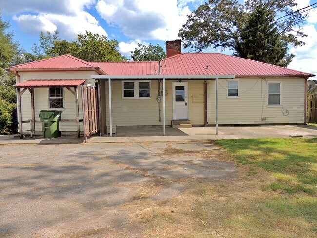 Building Photo - 115 Park Dr