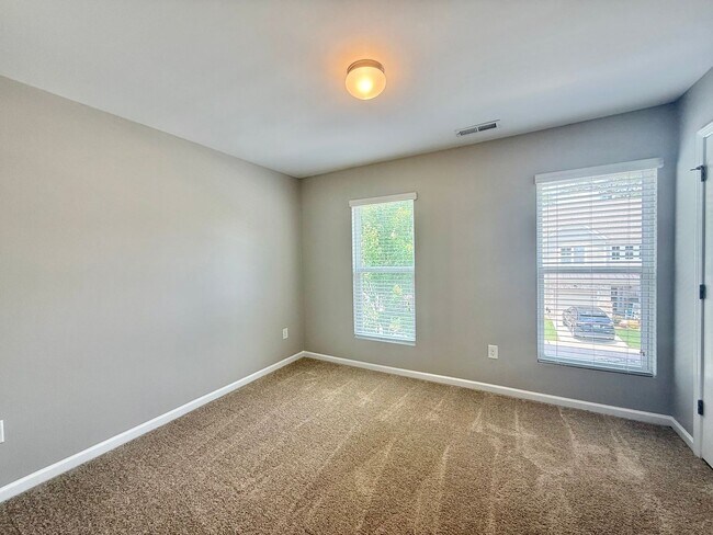 Building Photo - **OFFERING REFUNDABLE APPLICATION FEES** Fantastic 3BD, 2.5BA North Raleigh Townhome with Fenced ...