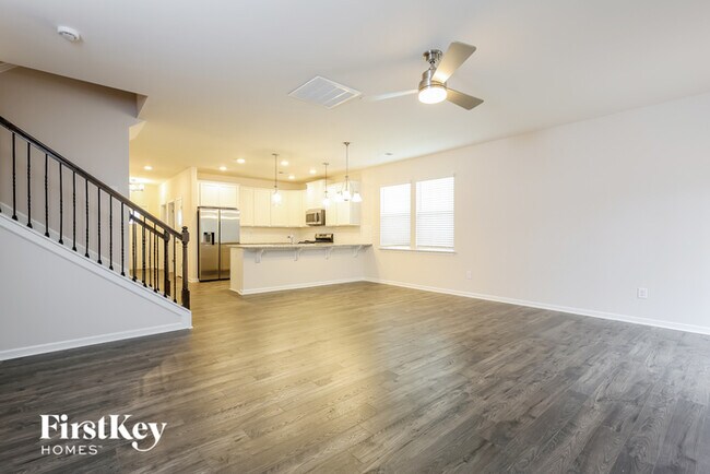 Building Photo - 1109 Mission Hill Ln