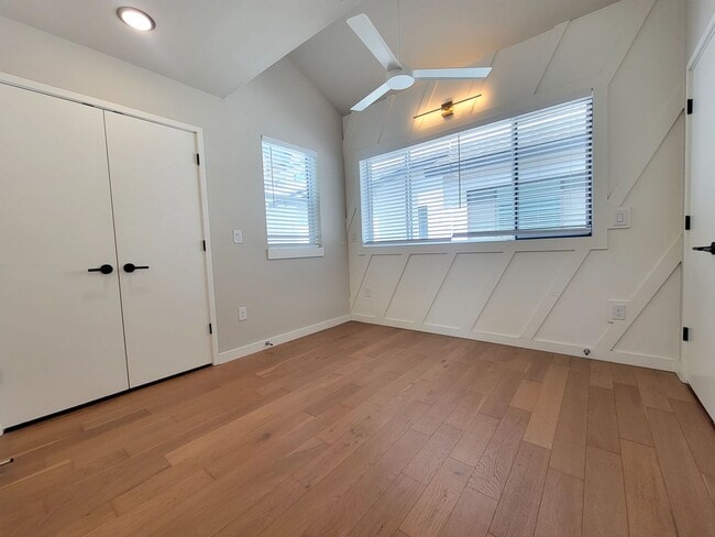 Building Photo - Modern 1/BR 1/BA with Tall Ceilings, Natur...