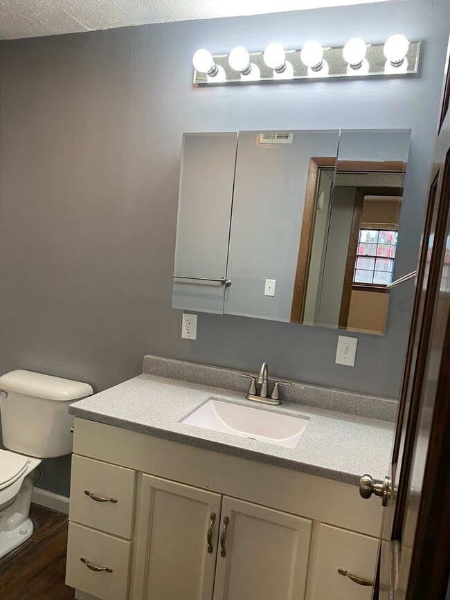 Building Photo - 2BR/1BA East Campus - Short Distance to Ca...