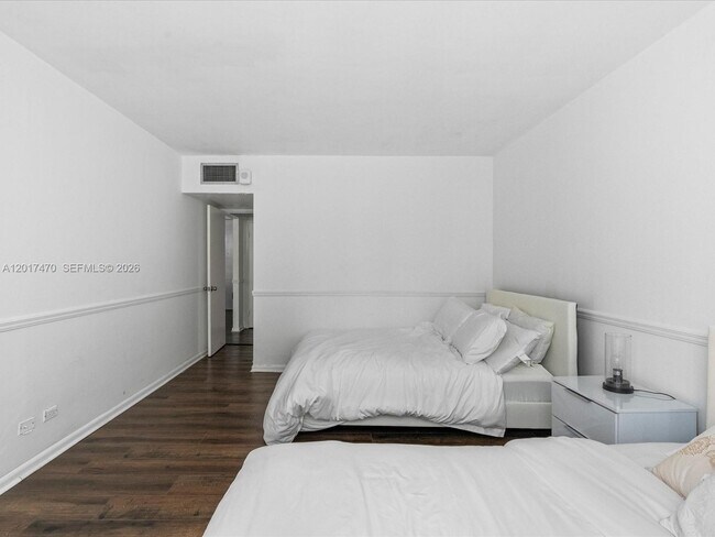 Building Photo - 5005 Collins Ave