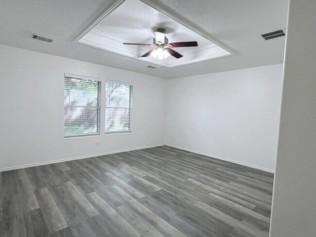 Building Photo - 1011 Backland Ct
