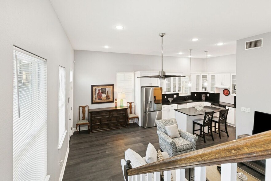 Building Photo - 2133 Dumaine St