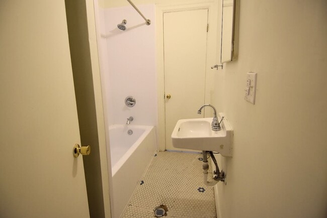 Building Photo - 820 Maury St