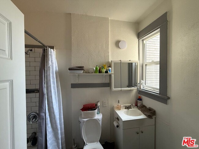 Building Photo - 316 N Bixel St