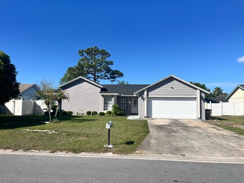 Building Photo - 111 Rosewood Ct