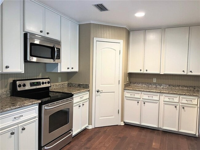 Building Photo - 5011 Finley Dr