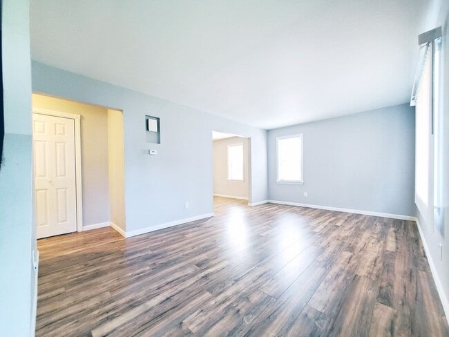 Building Photo - 3 Bed - 1 Bath Cape Cod for Rent in Euclid