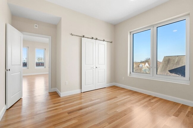 Building Photo - 16 Taber St