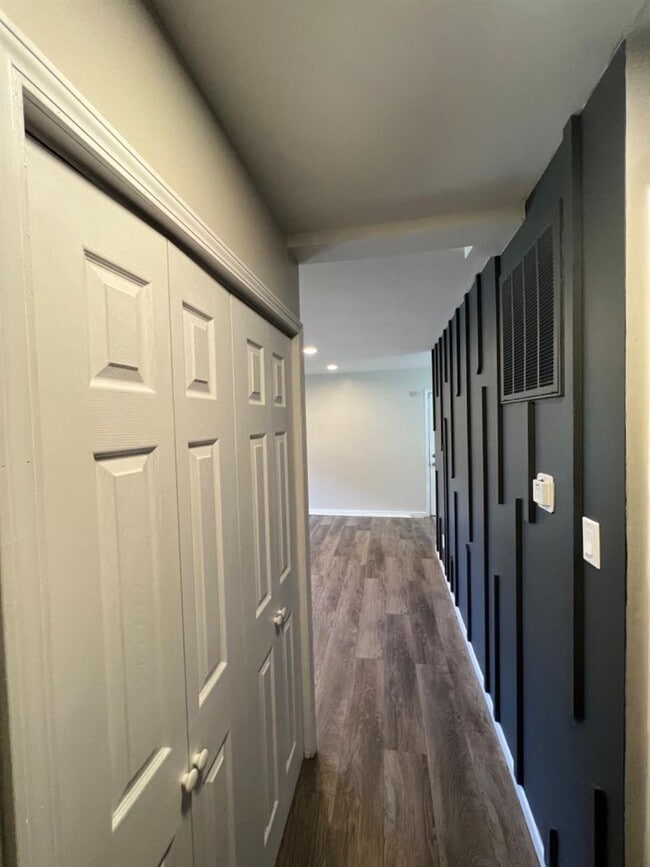 Building Photo - Home Short Drive to the Beach! MOVE IN SPECIAL!!!