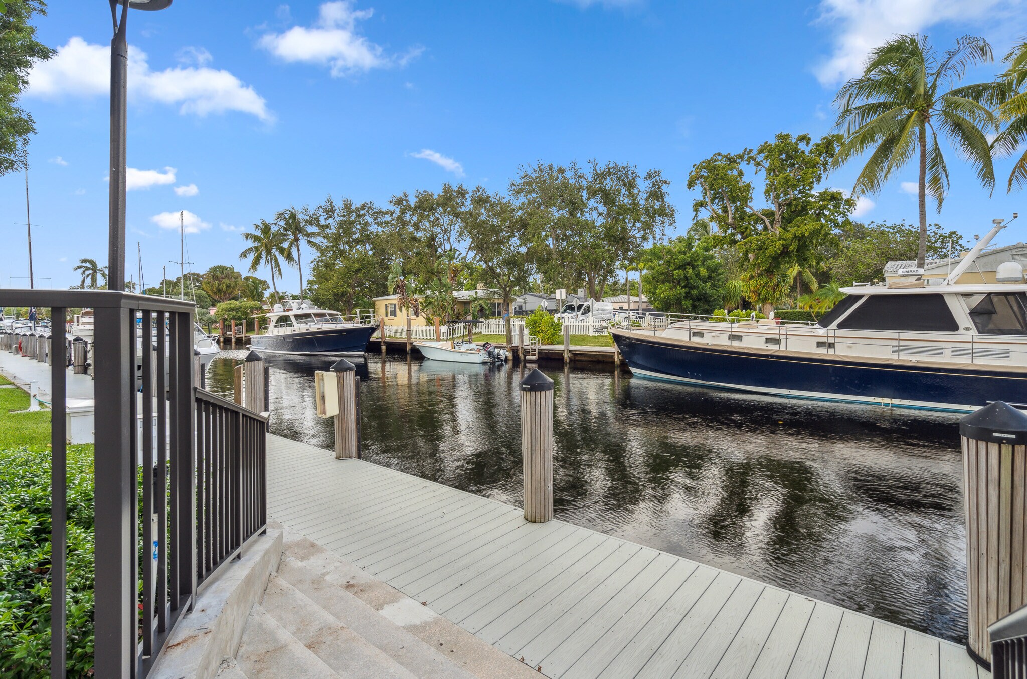 Building Photo - 1000 River Reach Dr