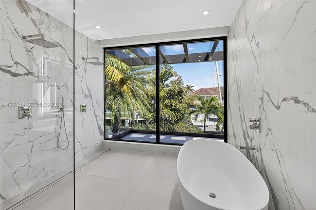 Building Photo - 620 Solar Isle Dr