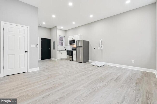 Building Photo - 916 N Arlington Ave