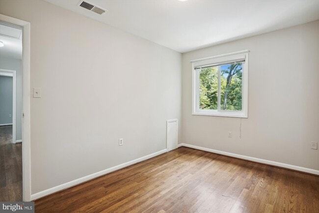 Building Photo - 8501 Canterbury Dr