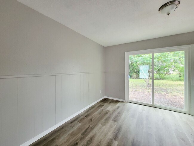 Building Photo - REMODELED 3 BEDROOM LEASE HOME WITH ALL THE UPGRADES THROUGHOUT. COME TAKE A LOOK AT THIS