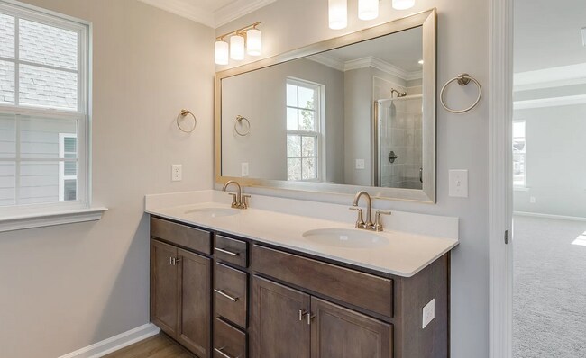 Building Photo - Spacious 5-Bedroom Home with Modern Finishes in Prime Elgin Location